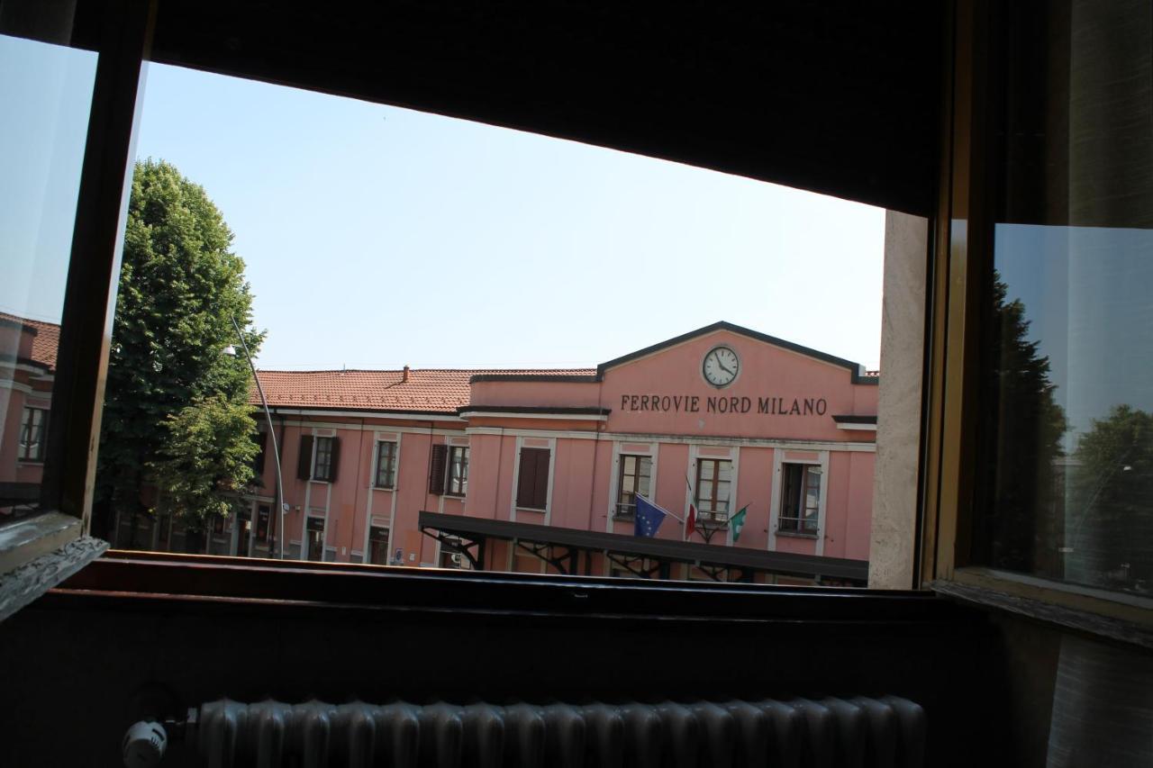 L'Appartamento Della Stazione Di Saronno Exteriör bild