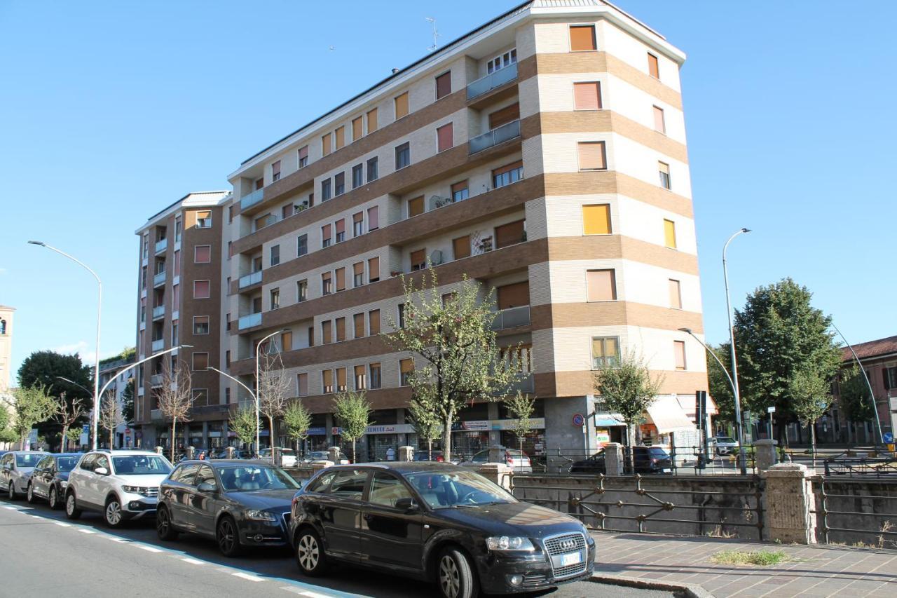 L'Appartamento Della Stazione Di Saronno Exteriör bild