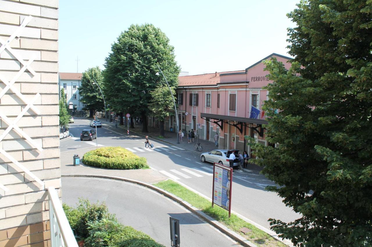 L'Appartamento Della Stazione Di Saronno Exteriör bild