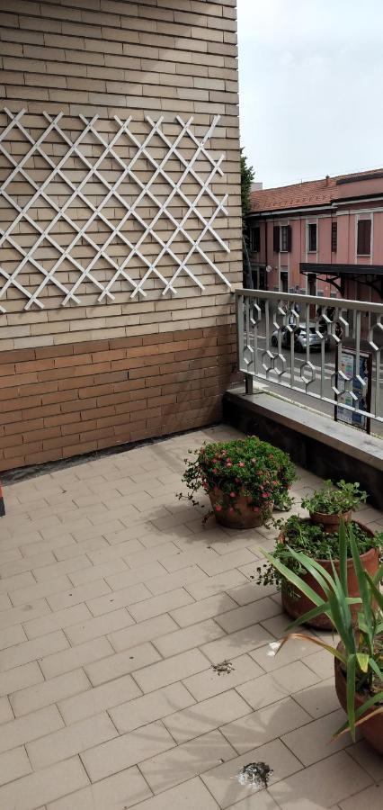 L'Appartamento Della Stazione Di Saronno Exteriör bild